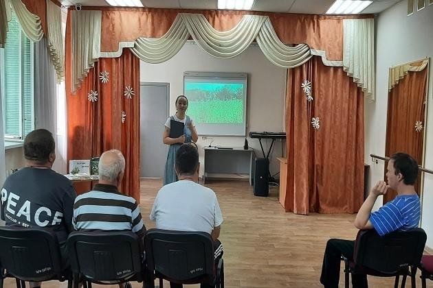 Познавательный час «Есть у цветка особенная прелесть…»