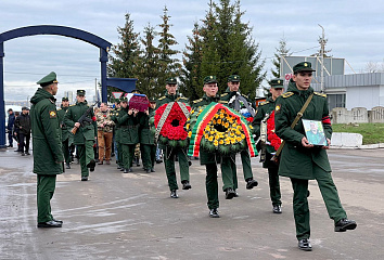 В Набережных Челнах простились с двумя погибшими бойцами