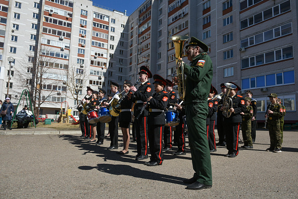Яр Чаллыда «39 комплекс» ТИҮ «Ишегалды белән җырлыйбыз» Бөтенроссия акциясенә кушылды