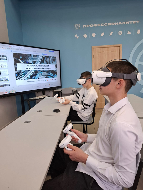 VR-сварка: юным челнинцам устроили день открытых дверей