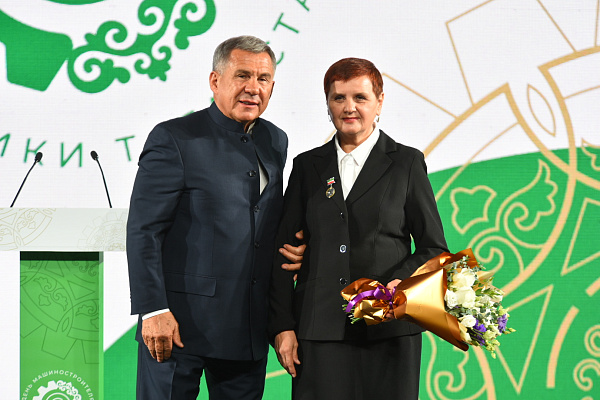 Рустам Минниханов поздравил представителей машиностроительной отрасли с праздником