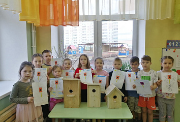 Балалар кошларга оя ясадылар