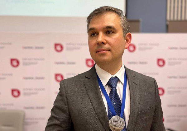 Рустам Минниханов присвоил Марату Мухамадееву почетное звание «Заслуженный врач Республики Татарстан»
