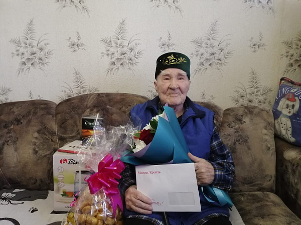 Чаллыда гомер итүче Бөек Ватан сугышы ветеранын 95 яшьлек юбилее белән котладылар