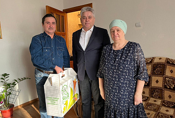Яр Чаллыда Ватанны саклаучылар көне уңаеннан бүләкләр тапшырыла