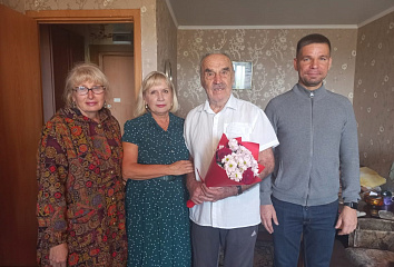 Журавель отмечает юбилей