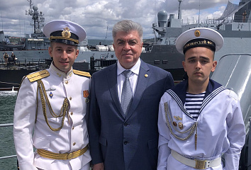 Наиль Магдеев поздравляет моряков в Севастополе