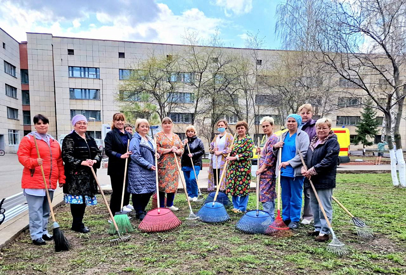 Коллектив Городской больницы №5 присоединился к субботнику