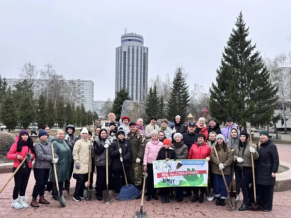 Үзәк районы хезмәткәрләре Энтузиастлар бульварына өмәгә чыкты