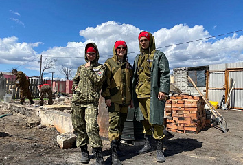 Челнинские волонтеры участвуют в восстановительных работах в Курганской области