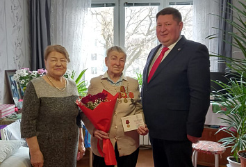 Ветеран Набережных Челнов отметила 95-летний юбилей