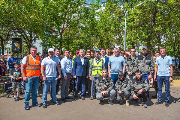 Наиль Магдеев поблагодарил строителей "Нашего двора"