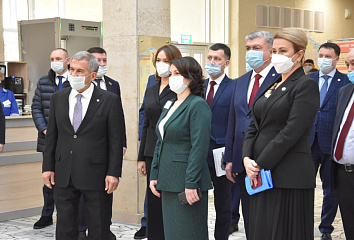 Татарстан Республикасы президенты Рөстәм Миңнеханов эш сәфәре белән Чаллы шәһәренә килде