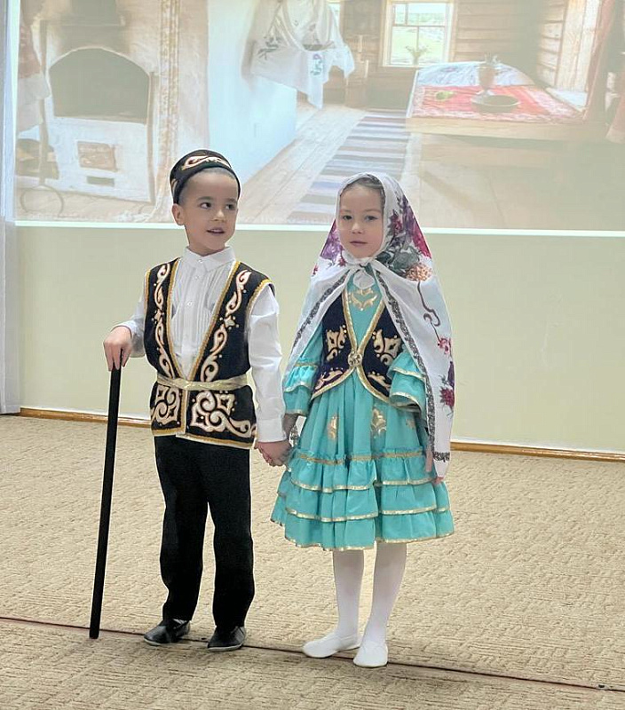 Children and parents played in "Aulak oy"