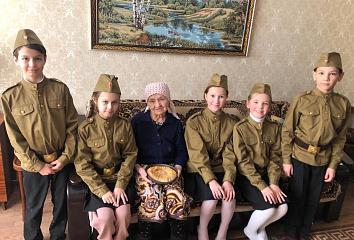 Тимурчылар отряды Бөек Ватан сугышы ветеранының тол хатынында булды