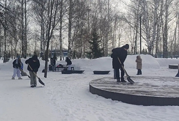 Молодежный вклад в чистоту: студенты техникума очистили парк «Гренада»
