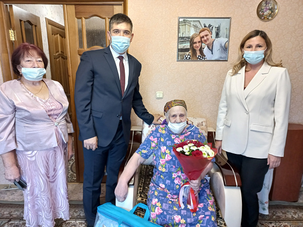 В Набережных Челнах поздравили Ветерана Великой Отечественной войны