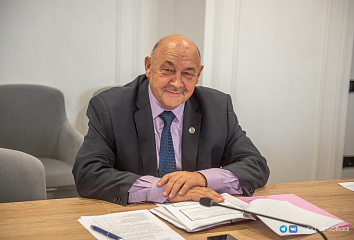 Какую поддержку получают люди золотого возраста в Набережных Челнах?