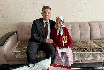 99 лет, пятеро детей и 21 правнук: в Набережных Челнах поздравили ветерана с днём рождения