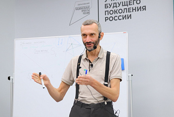 Известный популяризатор математики Алексей Савватеев провел для челнинских школьников лекцию