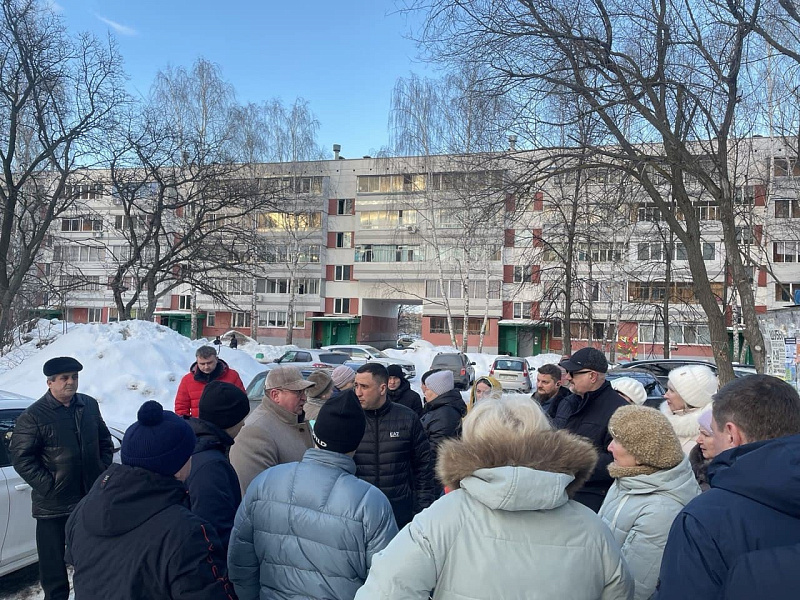 Фәрид Салахов халык белән «Безнең ишегалды» программасының барышы турында фикер алышты