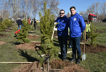 В Набережных Челнах идет городской субботник