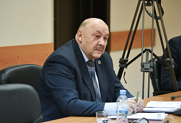 Челнинцы украшают город к Новому году