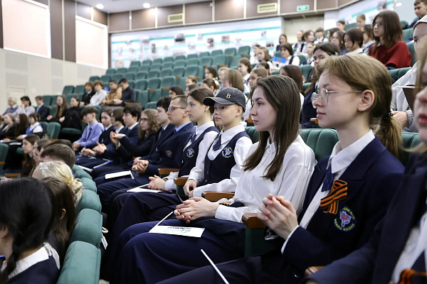 «Медицина киләчәге» конференциясендә мәктәп укучылары белән актуаль медицина проблемалары турында фикер алыштылар