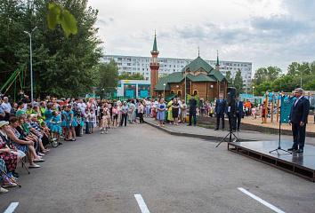 Наиль Магдеев посетил праздник двора в 27 комплексе