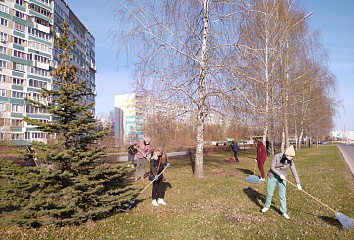 В Набережных Челнах продожаются весенние уборки