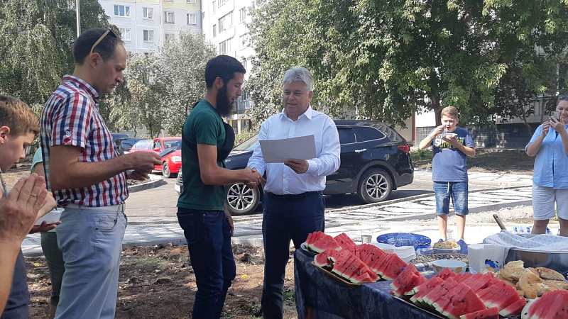 Челнинцы организовали обед для строителей