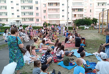 В Центральном районе продолжаются уличные показы мультфильмов