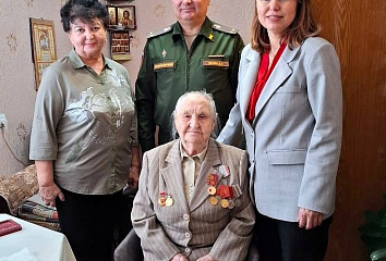 В Комсомольском районе продолжают вручать медали Победы