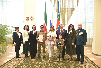 Хәрби операциягә киткән Чаллы хәрби хезмәткәре өйләнергә кайтты