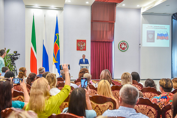 Шәһәр көне уңаеннан яшь чаллылыларга паспортлар тапшыру тантанасы узды