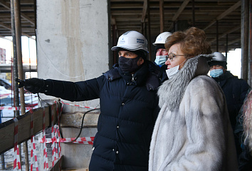 Татьяна Ларионова побывала на строительной площадке школы по проекту «Адымнар – путь к знаниям и согласию»