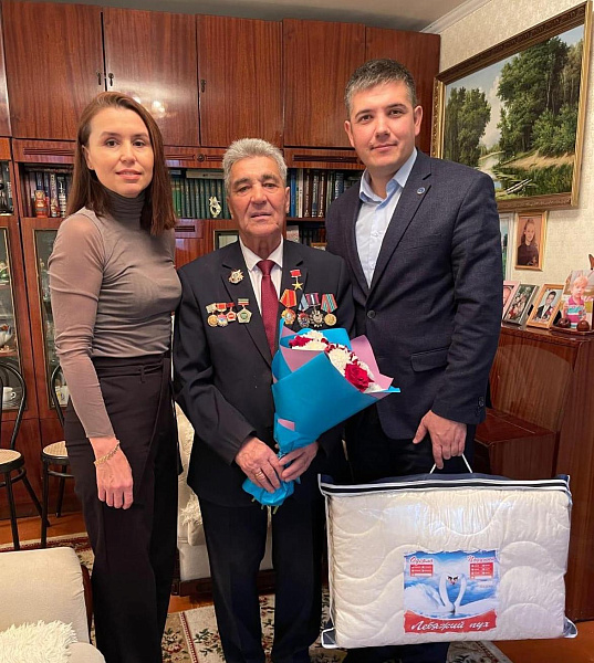 Герой отмечает день рождения