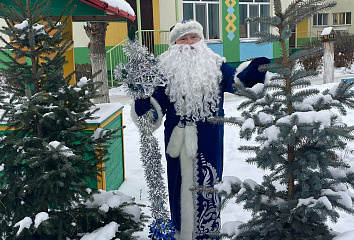 Дед Мороз приходит в детские сады