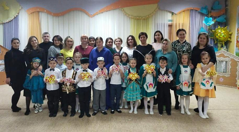 Children and parents played in "Aulak oy"