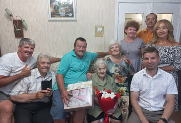 Жизнь на "пять": ветеран отмечает 105 лет