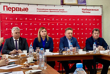 Челнинские депутаты высоко оценили работу местного отделения «Движения первых»