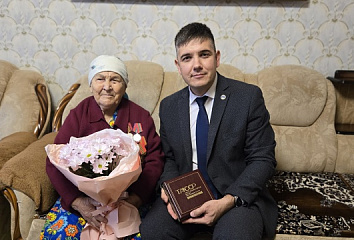 В Набережных Челнах ветеранам, труженикам тыла вручили медали