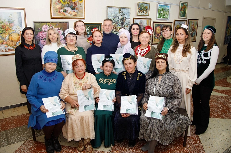 В детской художественной школе открылась выставка «Ак калфаклар»