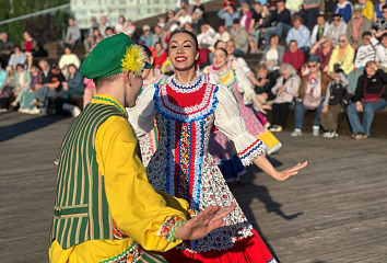 На площади Азатлык состоялся сольный концерт театра танца «Булгары»