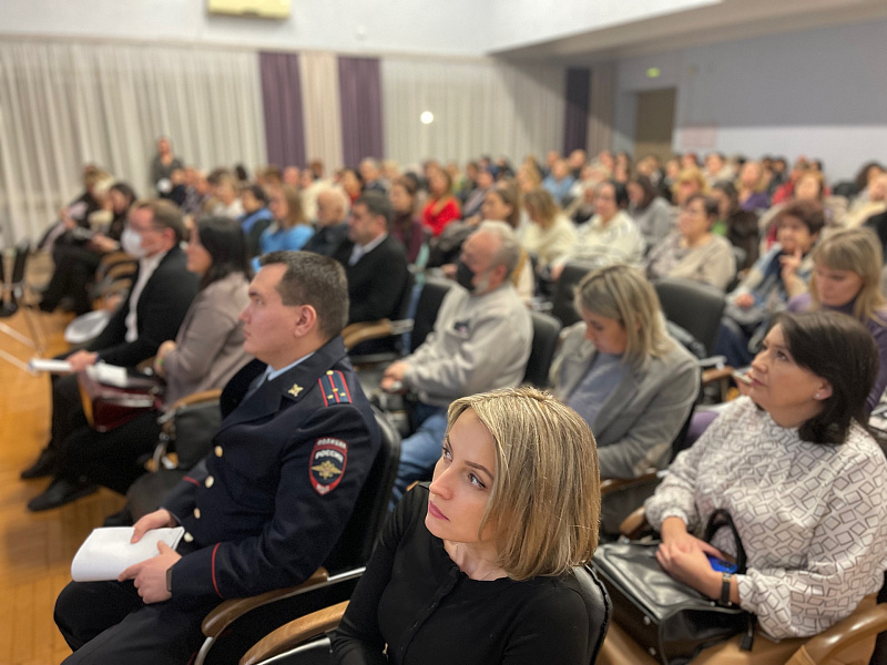 В трех районах города продолжаются встречи с населением