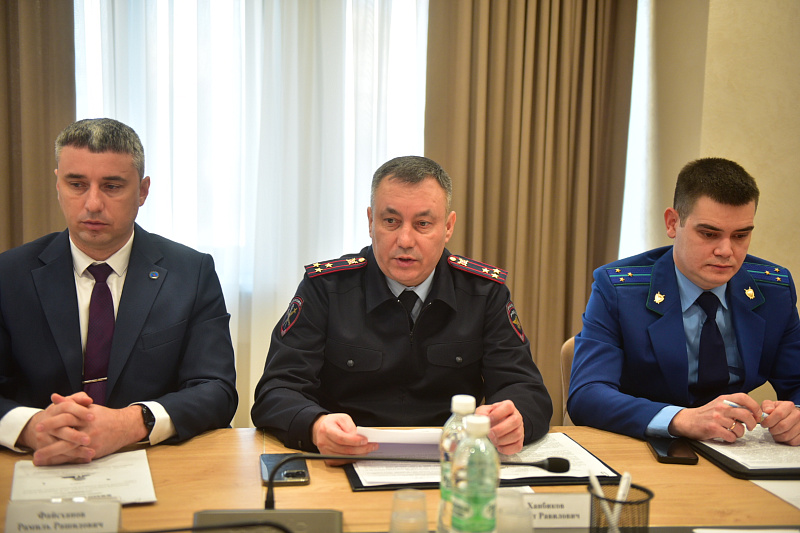 Чаллы депутатлары коррупциягә каршы көрәш мәсьәләләре буенча фикер алышты