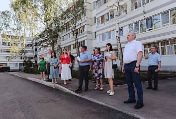 Челнинские депутаты Горсовета проверили благоустройство дворов