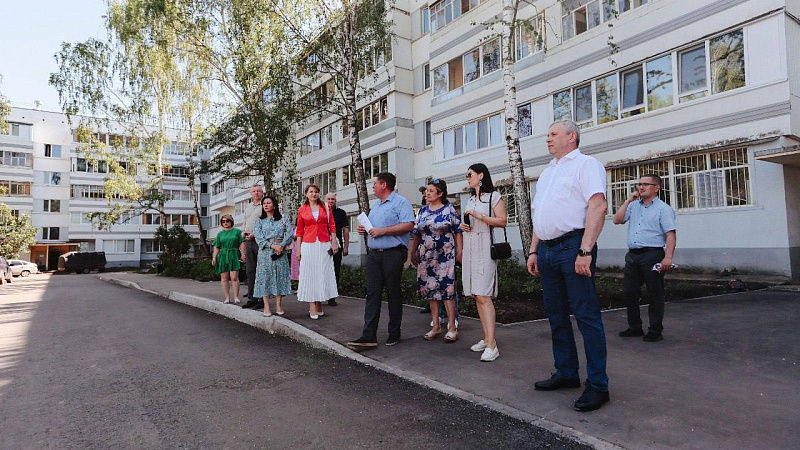 Челнинские депутаты Горсовета проверили благоустройство дворов