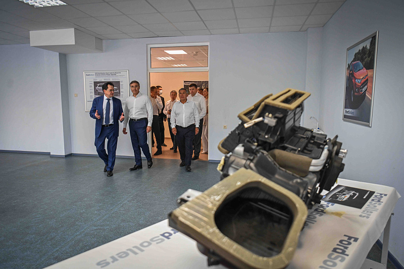 Рустам Минниханов осмотрел Набережночелнинский институт КФУ