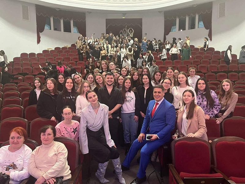 Программа «Кино и музыка. Легендарные песни любимой страны»